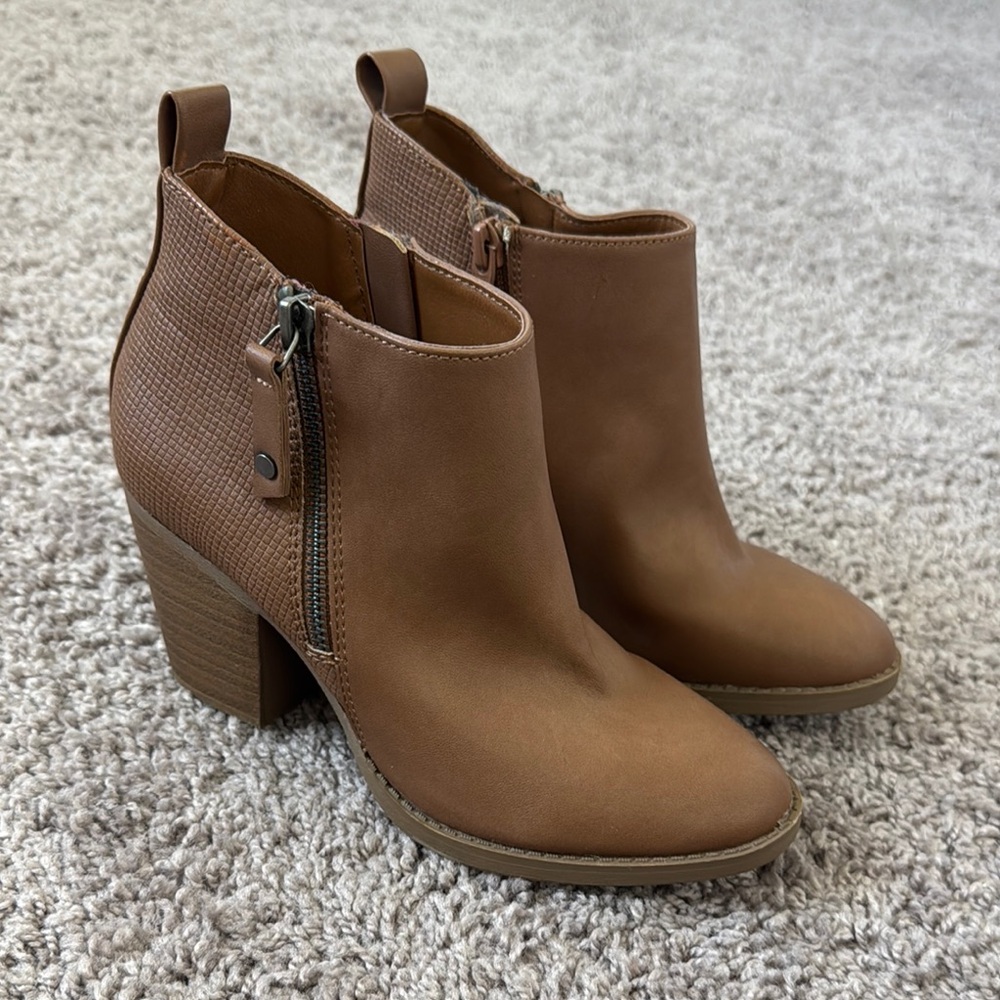 Elegant Tan Ankle Boots